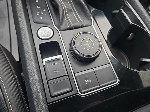 Used 2022 Volkswagen Atlas Cross Sport SE AWD/4WD image 59