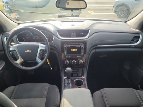 Used 2017 Chevrolet Traverse LT FWD image 16