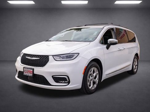 Used 2023 Chrysler Pacifica Limited image 8