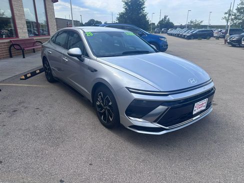 Used 2025 Hyundai Sonata SEL FWD image 3