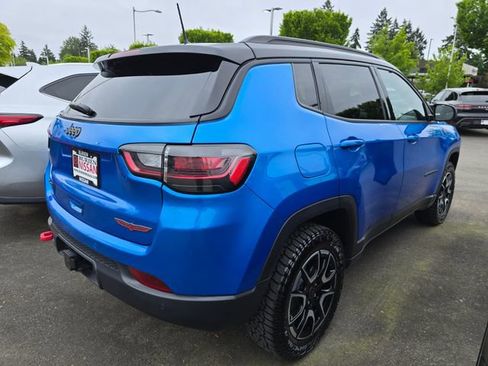 Used 2025 Jeep Compass Trailhawk w/ Trailhawk Elite Group AWD/4WD image 3