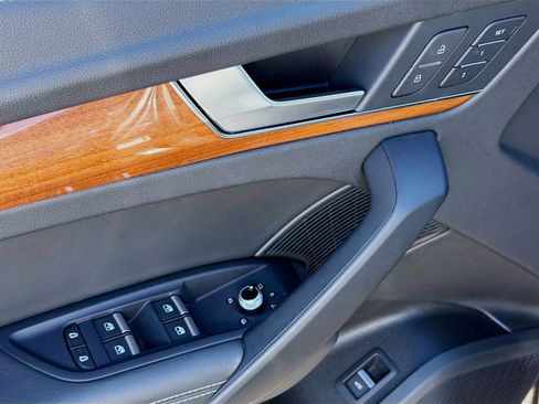 Used 2022 Audi Q5 2.0T Premium Plus w/ Premium Plus Package image 23