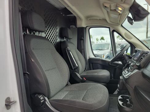 Used 2025 RAM ProMaster 2500 w/ U-Haul Equipment Group FWD image 17