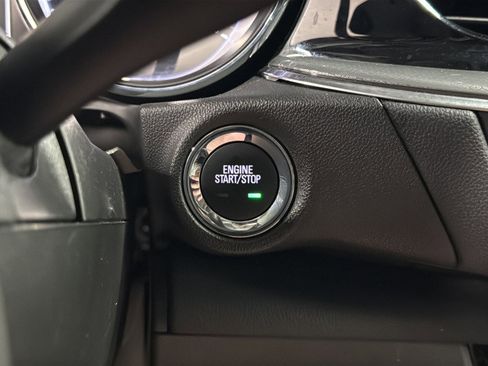 Used 2018 Buick Regal Preferred image 25