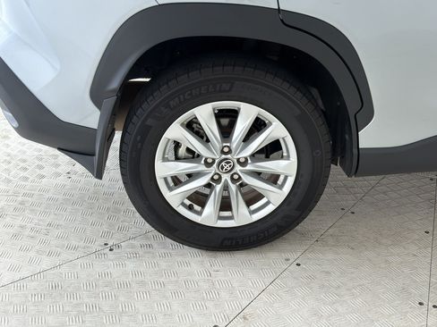Used 2024 Toyota Corolla Cross LE FWD image 12