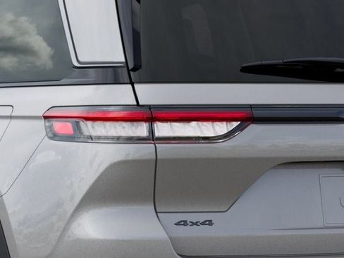 New 2026 Jeep Grand Cherokee Altitude AWD/4WD image 9