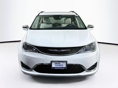 Used 2017 Chrysler Pacifica Limited w/ UConnect Theater Package image 2