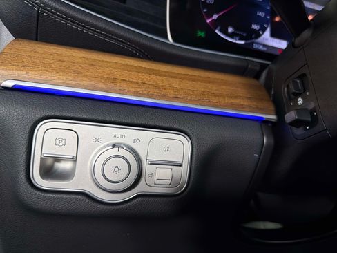 Used 2025 Mercedes-Benz GLS 450 4MATIC w/ AMG Line Exterior image 41