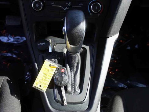 Used 2018 Ford Focus SE FWD image 21