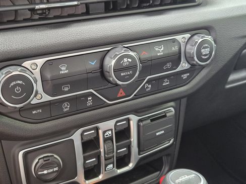 New 2026 Jeep Gladiator Sport AWD/4WD image 16