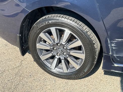 Used 2018 Toyota Sienna LE AWD/4WD image 42