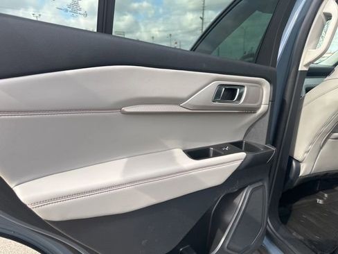 Used 2025 Ford Explorer Active w/ Active Comfort Package image 28