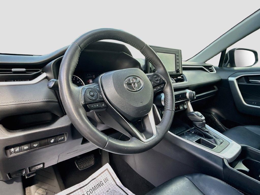 Used 2021 Toyota RAV4 XLE Premium FWD image 12
