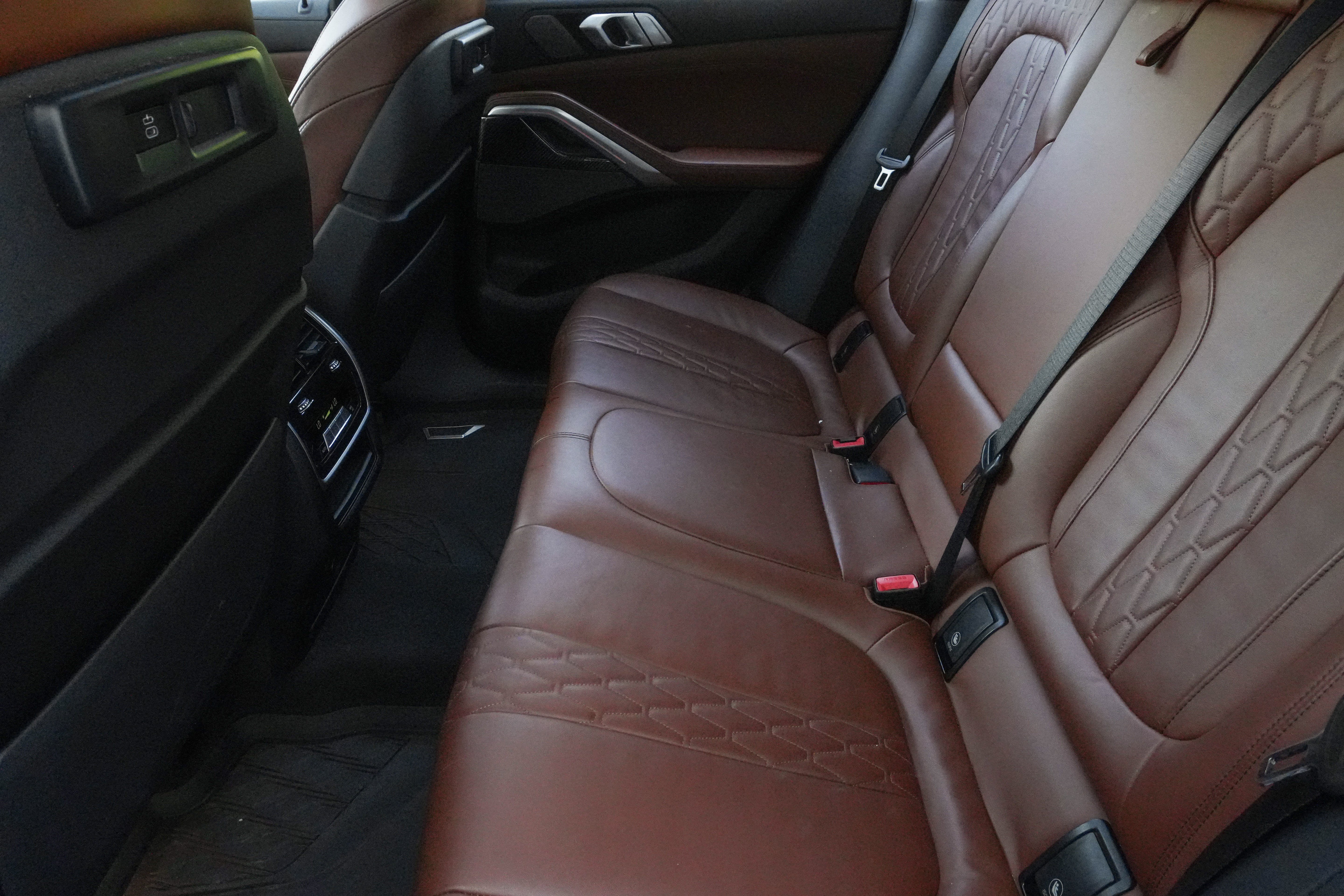 Used 2023 BMW X6 M50i w/ Parking Assistance Package AWD/4WD image 40