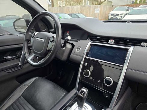 Used 2020 Land Rover Discovery Sport SE image 12