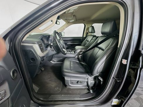 Used 2024 Ford Expedition Max XLT image 13