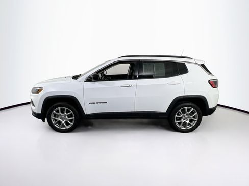 Used 2022 Jeep Compass Latitude AWD/4WD image 8