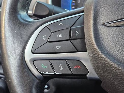 Used 2017 Chrysler 200 Limited Platinum image 16