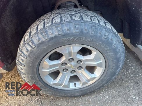 Used 2017 Chevrolet Silverado 1500 LT w/ All Star Edition AWD/4WD image 8