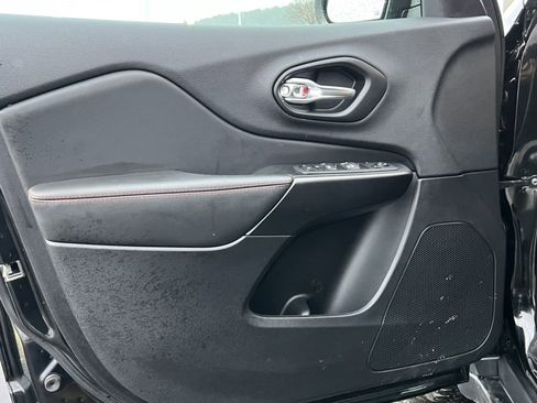 Used 2022 Jeep Cherokee Trailhawk w/ Comfort/Convenience Group image 16