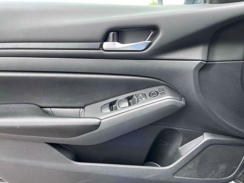 Used 2024 Nissan Altima 2.5 SV FWD image 27