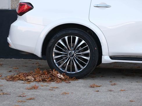 Used 2018 INFINITI QX80 4WD w/ Deluxe Technology Package image 12