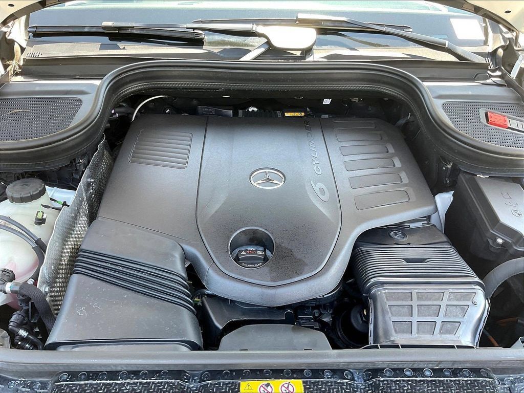Certified 2025 Mercedes-Benz GLE 450 4MATIC w/ AMG Line Exterior image 32