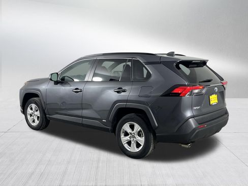 Used 2020 Toyota RAV4 XLE w/ XLE Grade Weather Package image 5