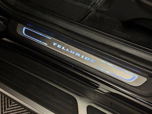 Used 2020 Kia Telluride SX w/ SX Prestige Package image 39