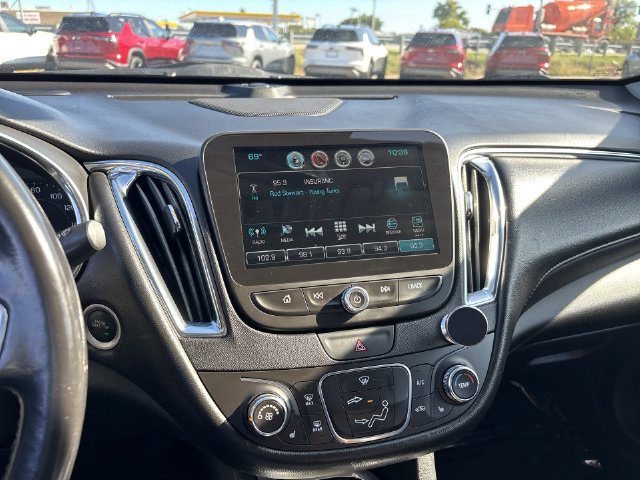 Used 2018 Chevrolet Malibu LT w/ Leather Package FWD image 25