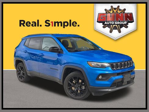 Used 2025 Jeep Compass Latitude w/ Altitude Special Edition AWD/4WD image 1