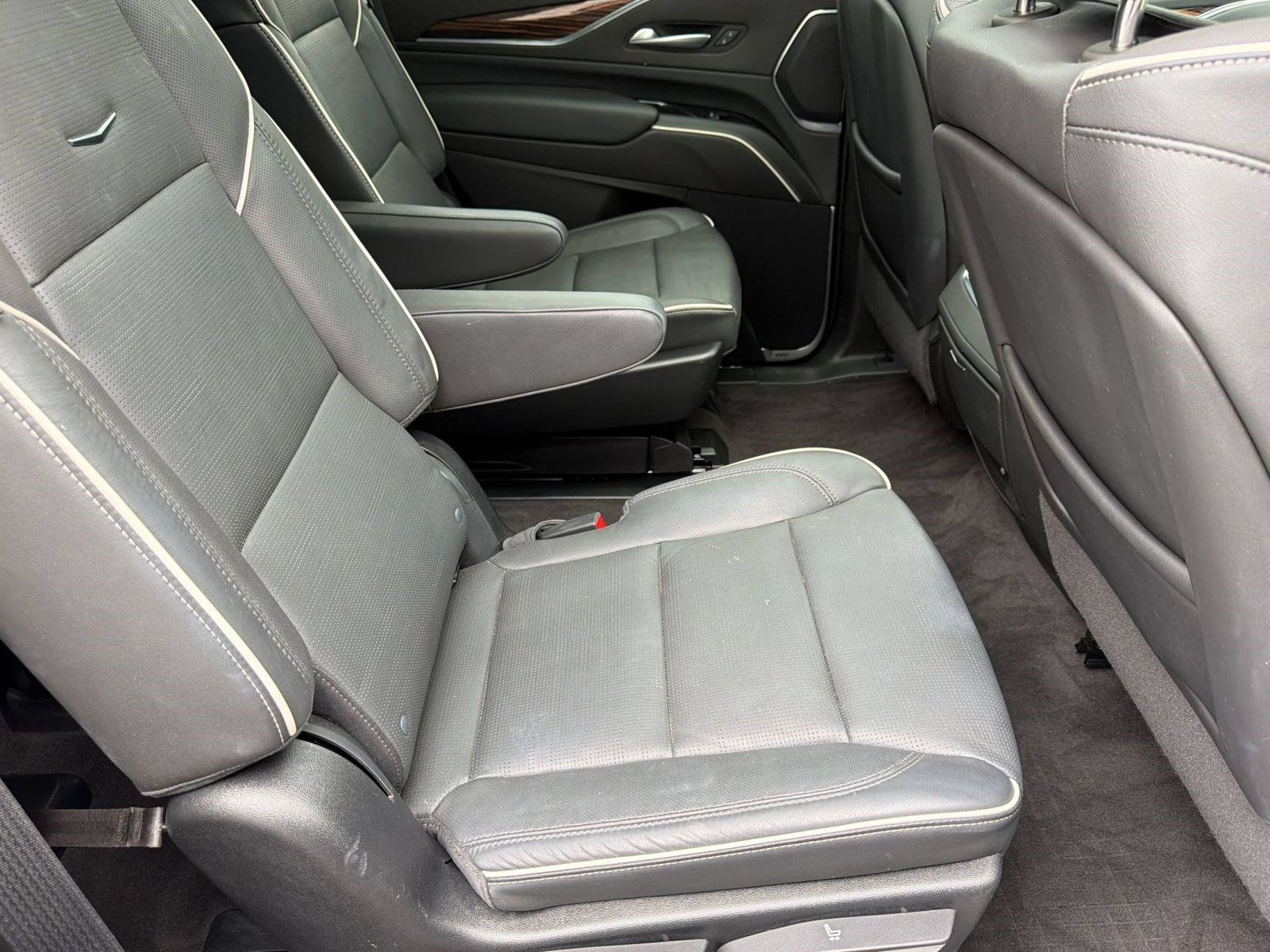 Used 2024 Cadillac Escalade Premium Luxury w/ Performance Package AWD/4WD image 31