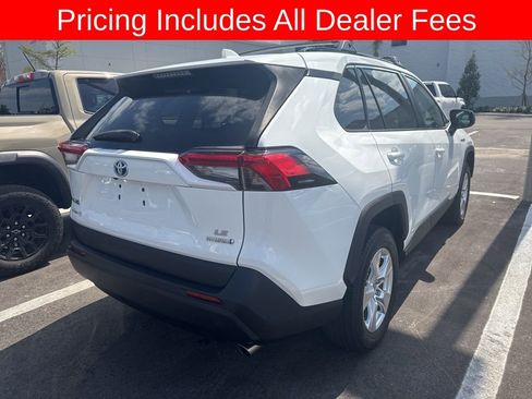 Used 2021 Toyota RAV4 LE AWD/4WD image 4