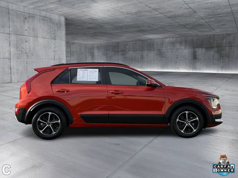 Used 2023 Kia Niro EX image 6