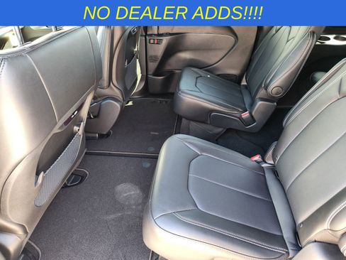 New 2026 Chrysler Pacifica Select image 25