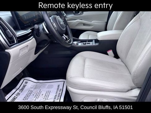 Used 2025 Kia Sorento EX AWD/4WD image 14