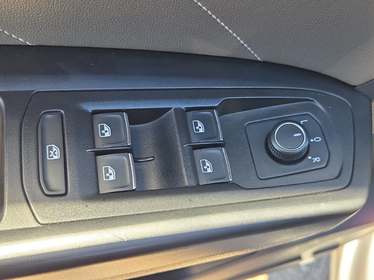 Used 2021 Volkswagen Atlas SE w/ Panoramic Sunroof Package FWD image 28