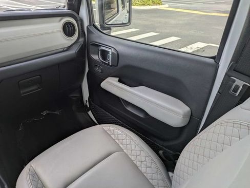 Used 2021 Jeep Wrangler Unlimited Sahara AWD/4WD image 17