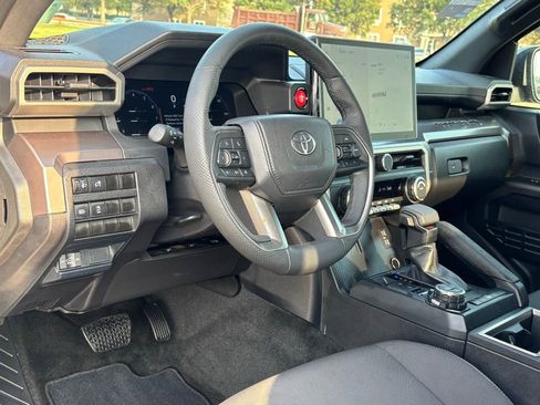 Used 2025 Toyota Tacoma TRD Off-Road image 11