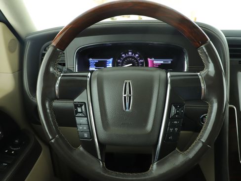 Used 2015 Lincoln Navigator 2WD w/ Equipment Group 101A Reserve image 19