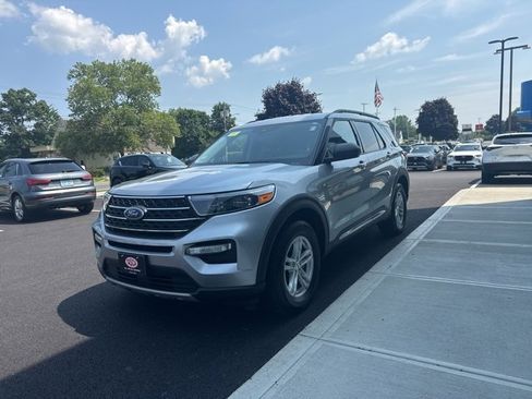 Used 2022 Ford Explorer XLT w/ Equipment Group 202A image 7