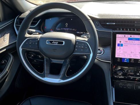 New 2025 Jeep Grand Cherokee Limited w/ Black Appearance Package image 20