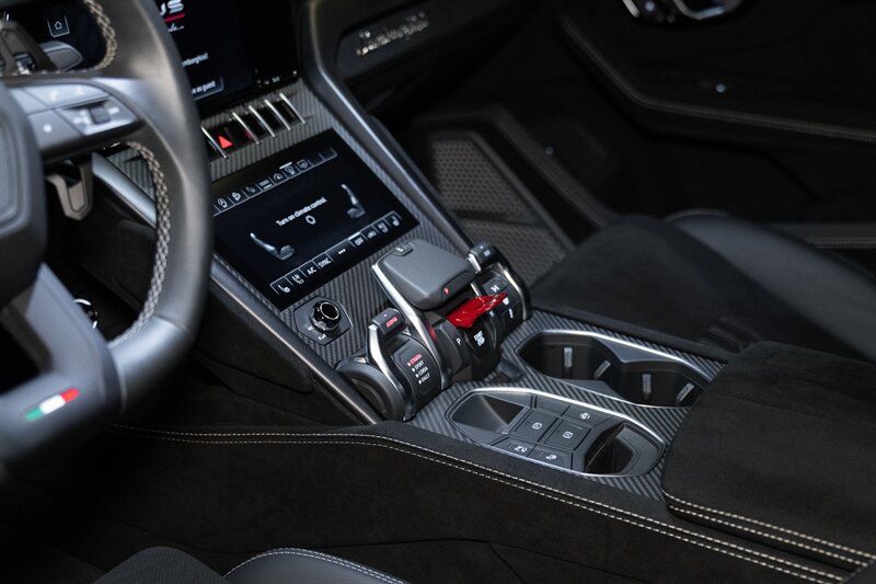 Used 2023 Lamborghini Urus Performante AWD/4WD image 11