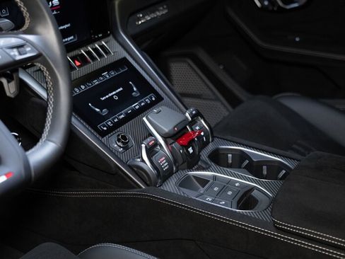 Used 2023 Lamborghini Urus Performante AWD/4WD image 11