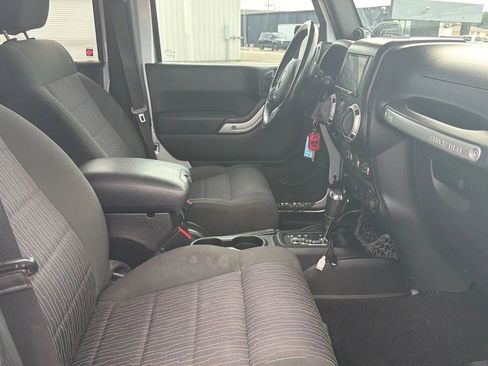 Used 2012 Jeep Wrangler Unlimited Sahara w/ Dual Top Group AWD/4WD image 32