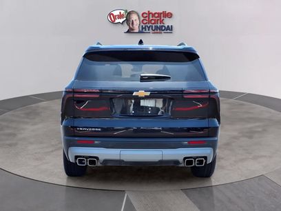 Used 2025 Chevrolet Traverse LT
