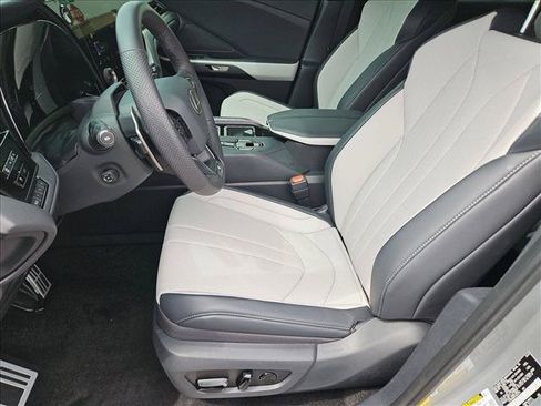 Used 2026 Lexus TX 500h AWD w/ Technology Package image 16