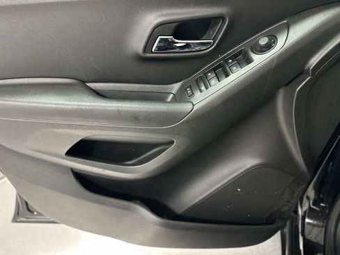 Used 2020 Chevrolet Trax LS w/ Tint and Cruise Package FWD image 15