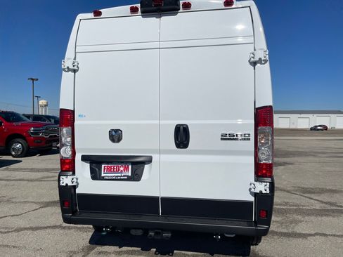 New 2026 RAM ProMaster 2500 w/ Convenience Group FWD image 5