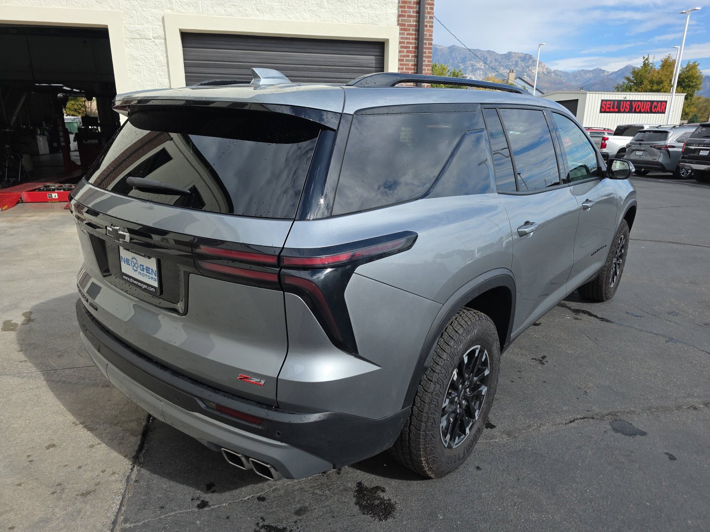 Used 2025 Chevrolet Traverse Z71 AWD/4WD image 32